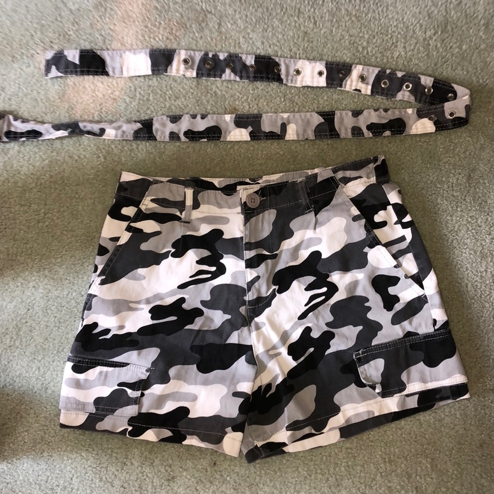 Trendy Camo Cargo Shorts w/ Camo Belt
